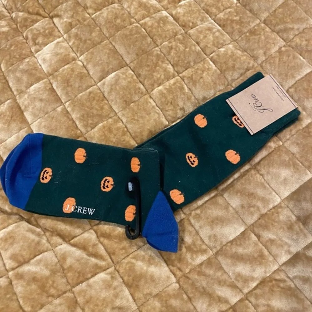 J.CREW PUMPKIN socks🎃 unisex but listed under men's- FUN FOR FALL!